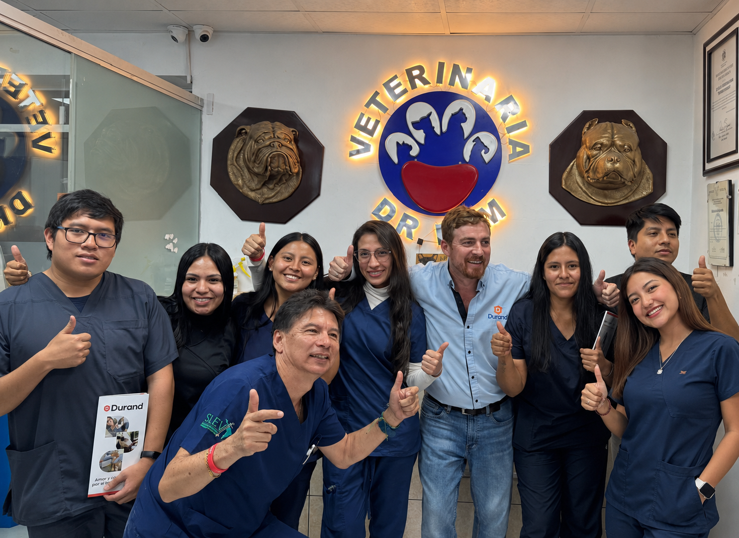 Dr. Lam y equipo de Avant Grand